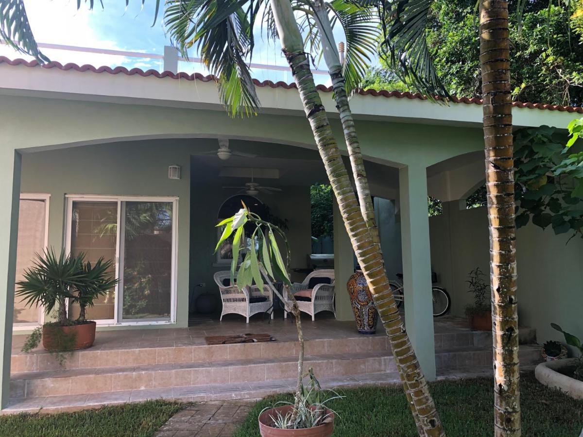 Acomodação com café da manhã  Beach House Luxury Vacation - Paradise Has 2 Private Master Suites Ocean & Garden View
