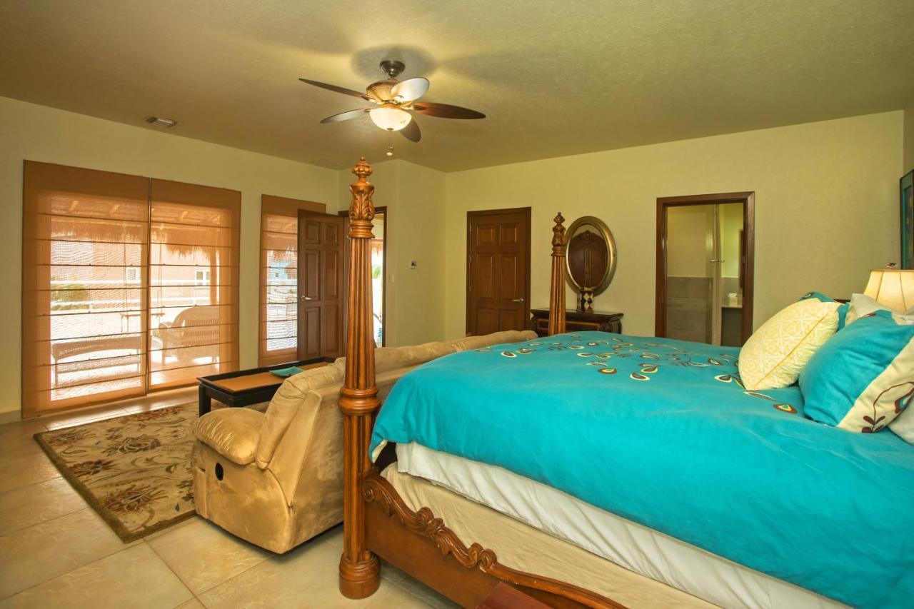 Acomodação com café da manhã  Beach House Luxury Vacation - Paradise Has 2 Private Master Suites Ocean & Garden View *