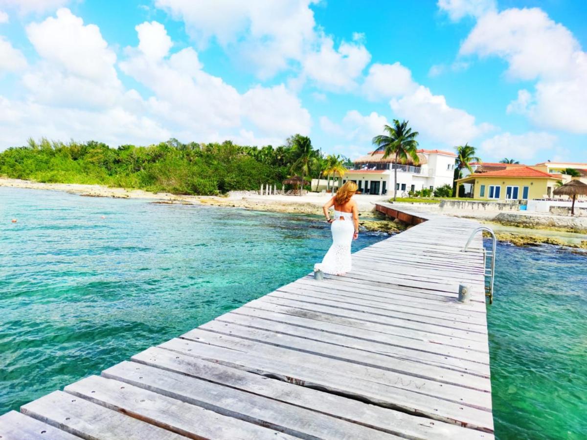 Acomodação com café da manhã  Beach House Luxury Vacation - Paradise Has 2 Private Master Suites Ocean & Garden View
